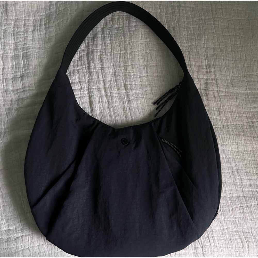 Lululemon pleated shoulder bag 10L